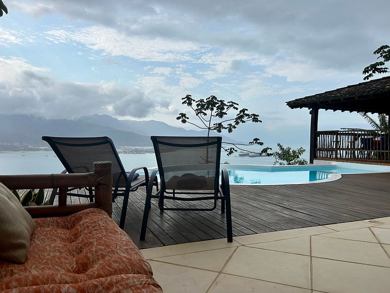 Vista deslumbrante, piscina e espaço gourmet