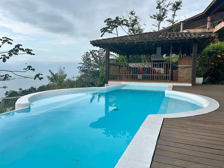 Vista deslumbrante, piscina e espaço gourmet
