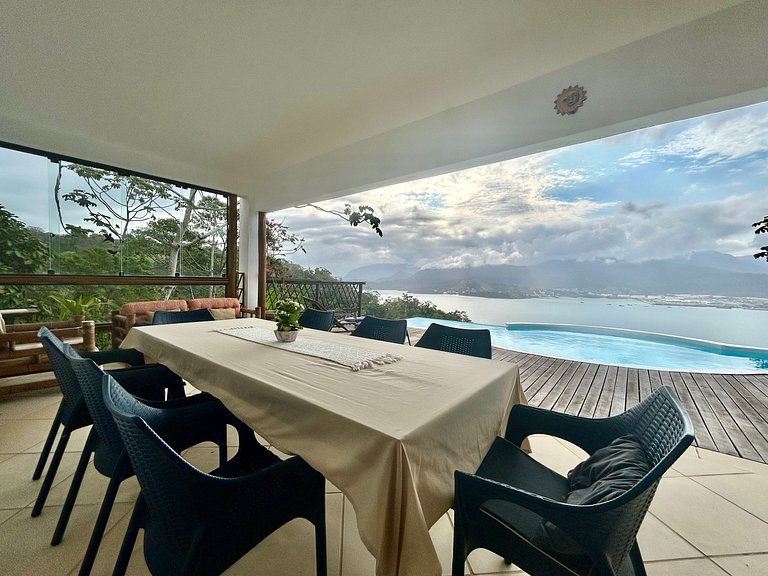 Vista deslumbrante, piscina e espaço gourmet