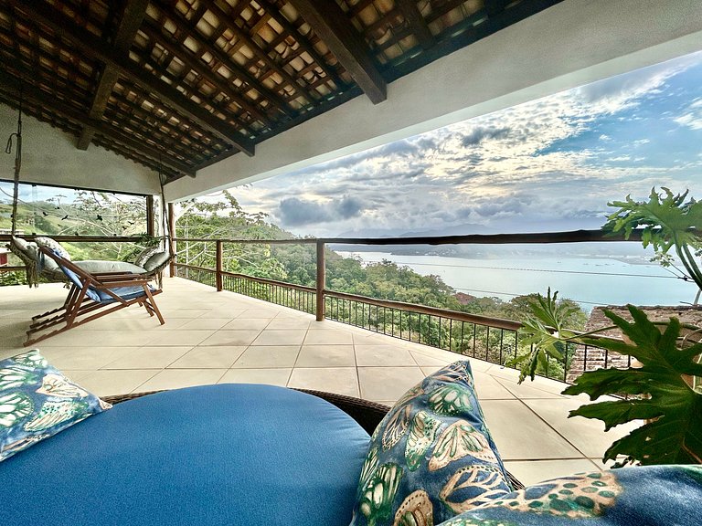 Vista deslumbrante, piscina e espaço gourmet