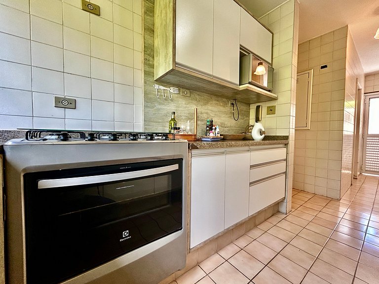 Casa em condomínio em frente à praia da Baleia