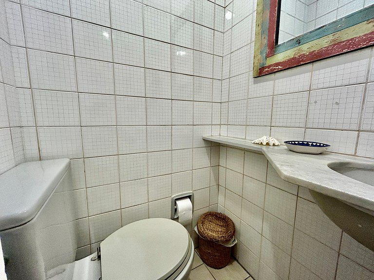 Casa em condomínio em frente à praia da Baleia