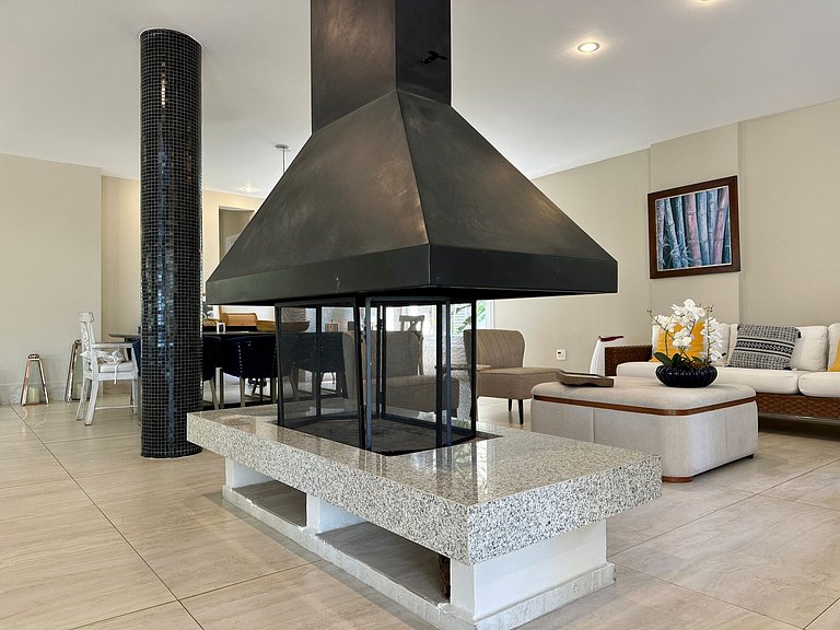 Casa contemporânea a 30m da praia da Feiticeira