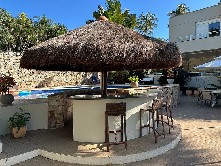 Casa contemporênea a 30m da praia da Feiticeira