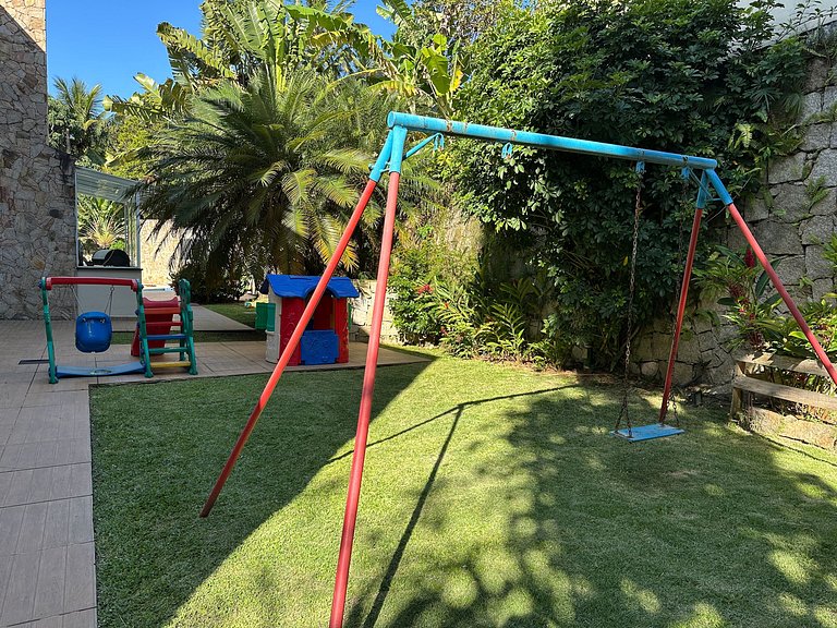 Luxuosa casa “porteira fechada” à venda – Feiticeira, Ilhabe