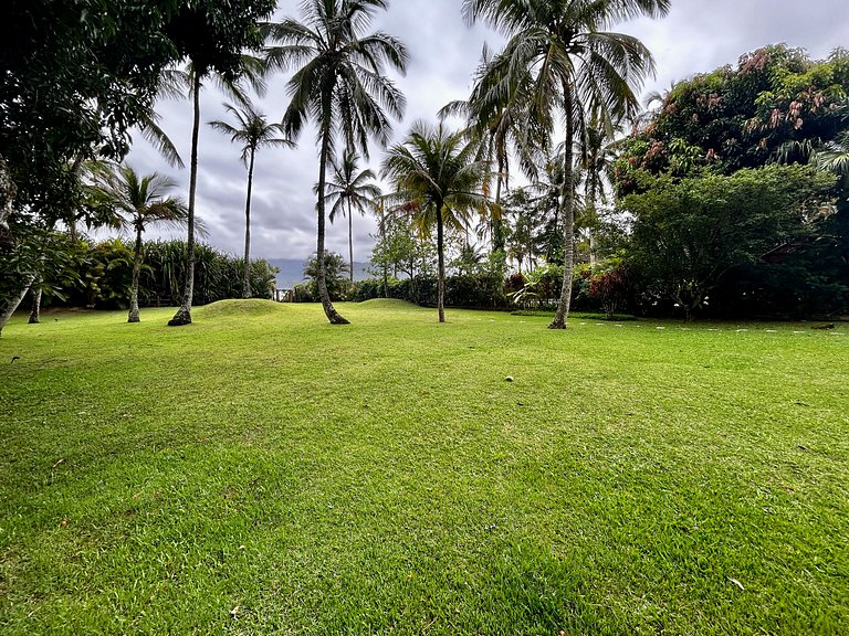 Casa em condomínio pé na areia com área gourmet