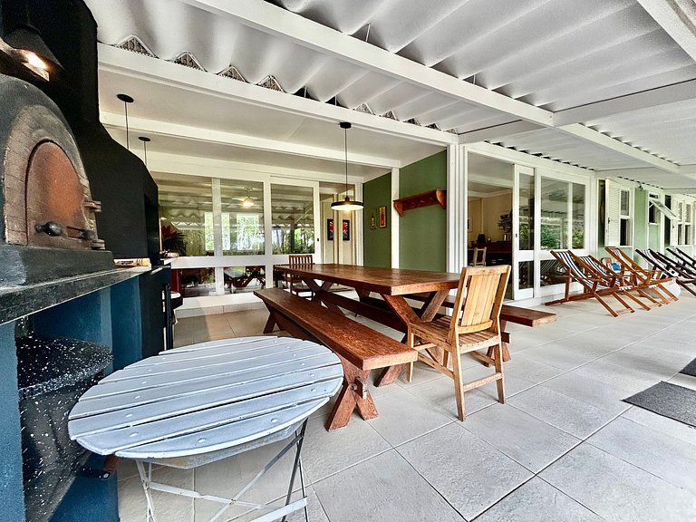 Casa em condomínio pé na areia com área gourmet