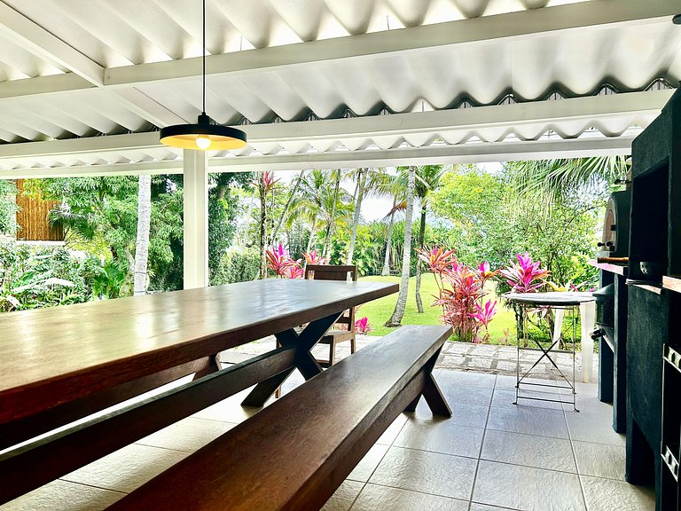 Casa em condomínio pé na areia com área gourmet