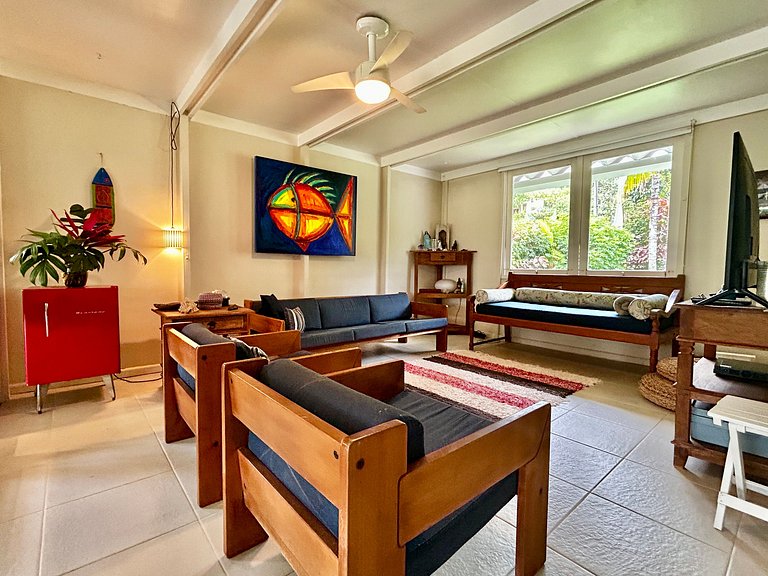 Casa em condomínio pé na areia com área gourmet