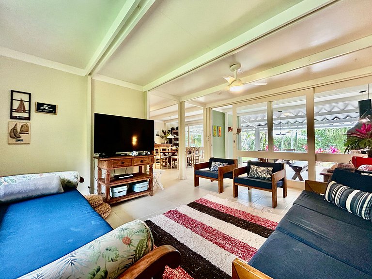 Casa em condomínio pé na areia com área gourmet