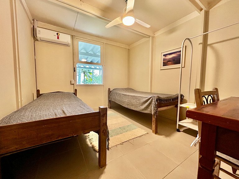 Casa em condomínio pé na areia com área gourmet