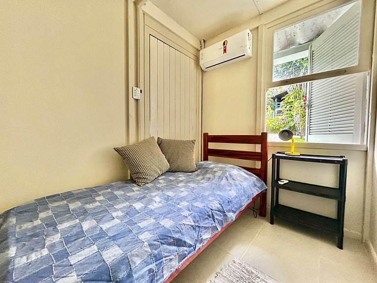 Casa em condomínio pé na areia com área gourmet