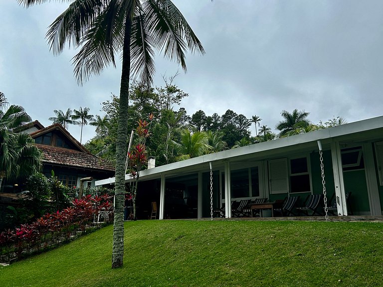 Casa em condomínio pé na areia com área gourmet