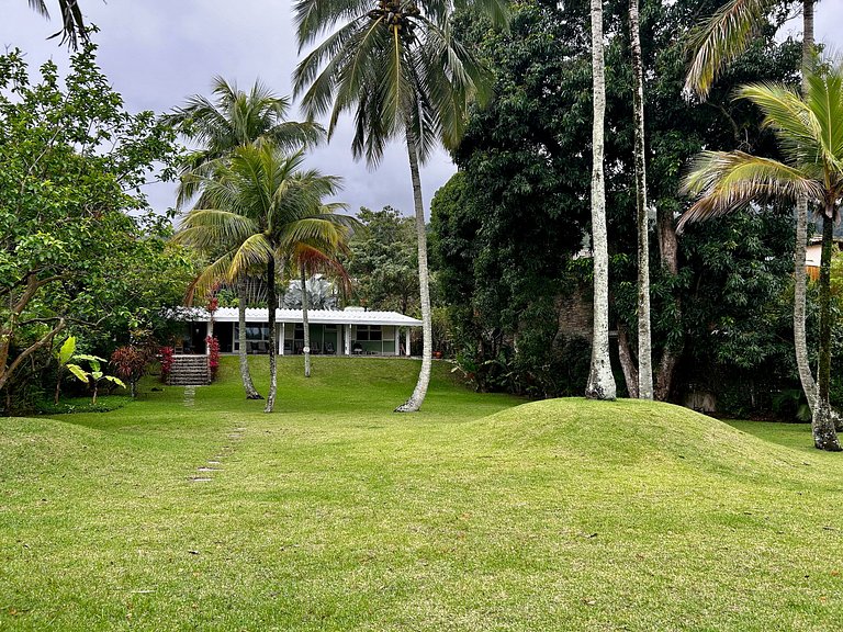 Casa em condomínio pé na areia com área gourmet