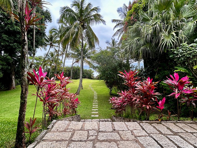 Casa em condomínio pé na areia com área gourmet