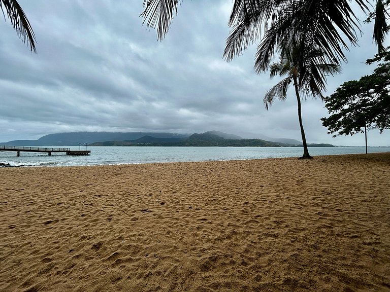 Casa em condomínio pé na areia com área gourmet