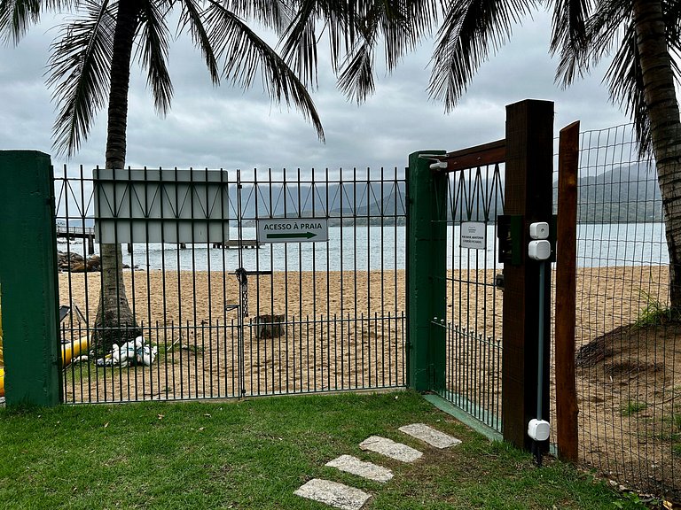 Casa em condomínio pé na areia com área gourmet