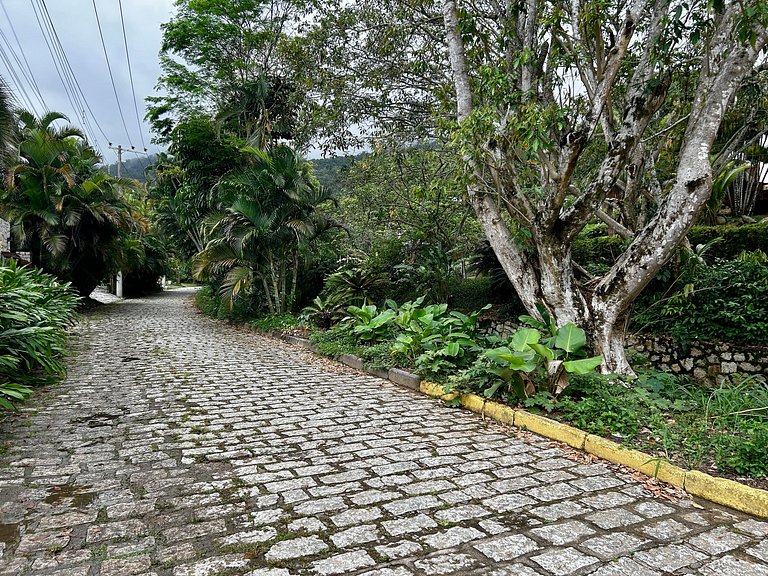 Casa em condomínio pé na areia com área gourmet