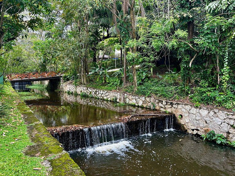 Casa em condomínio pé na areia com área gourmet