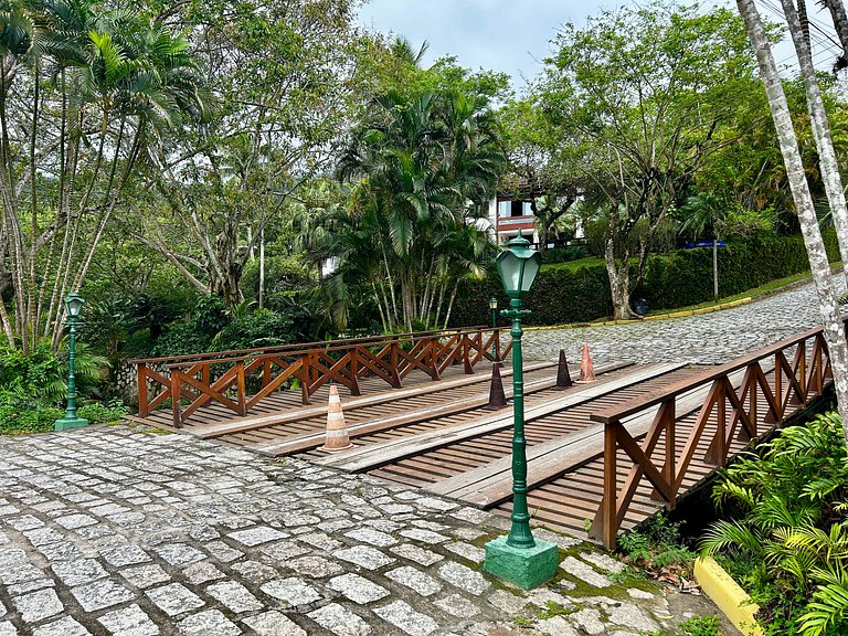 Casa em condomínio pé na areia com área gourmet