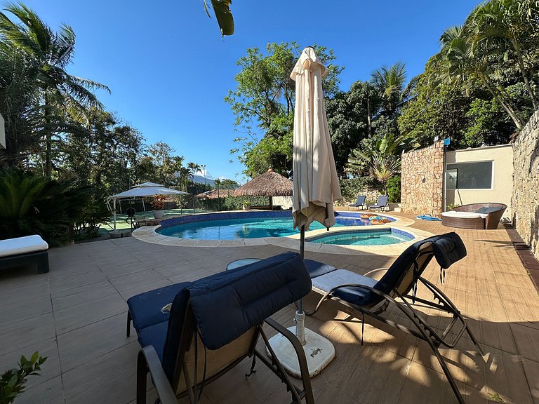 Casa contemporânea a 30m da praia da Feiticeira