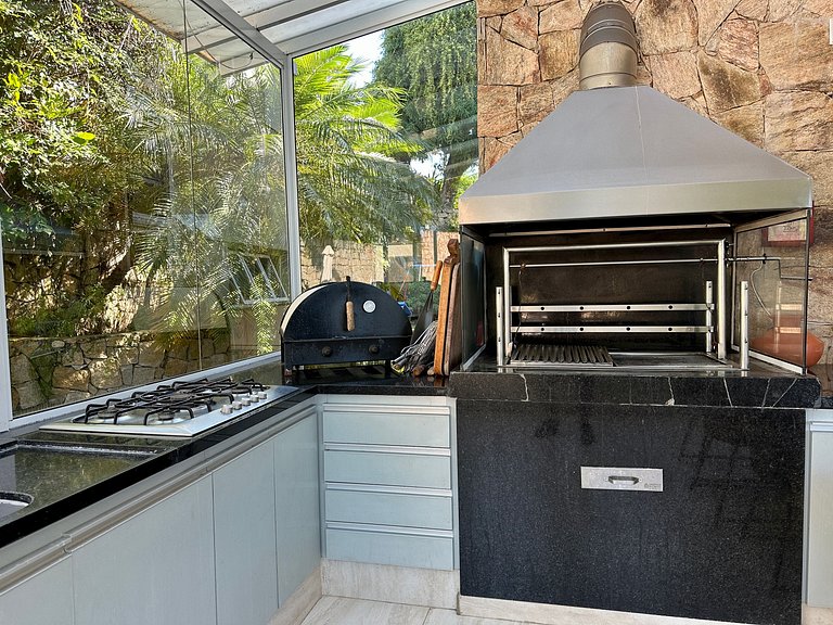 Luxuosa casa “porteira fechada” à venda – Feiticeira, Ilhabe