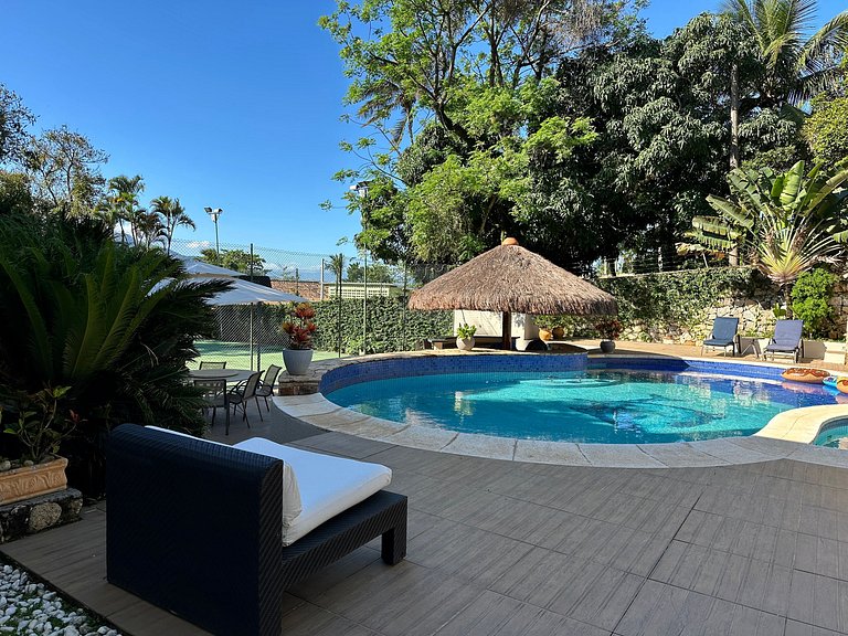 Luxuosa casa “porteira fechada” à venda – Feiticeira, Ilhabe