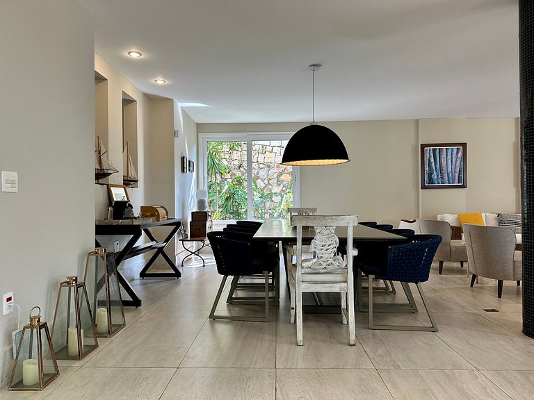 Casa contemporânea a 30m da praia da Feiticeira