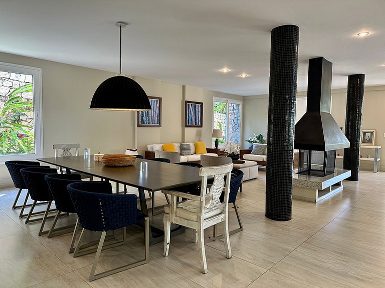 Luxuosa casa “porteira fechada” à venda – Feiticeira, Ilhabe