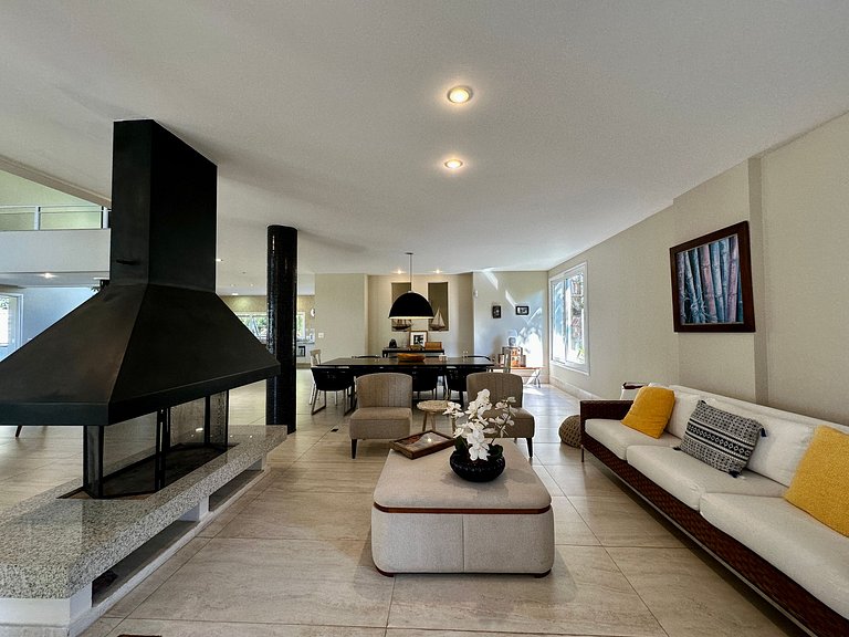 Luxuosa casa “porteira fechada” à venda – Feiticeira, Ilhabe