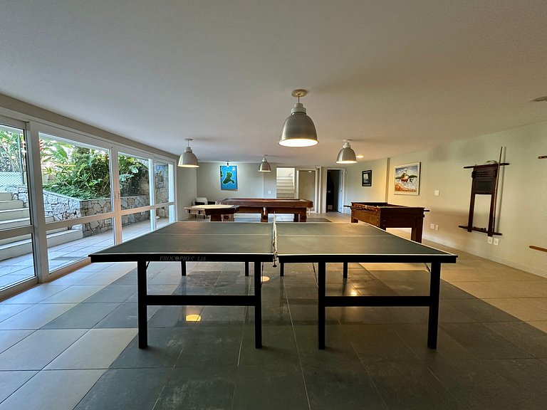 Luxuosa casa “porteira fechada” à venda – Feiticeira, Ilhabe