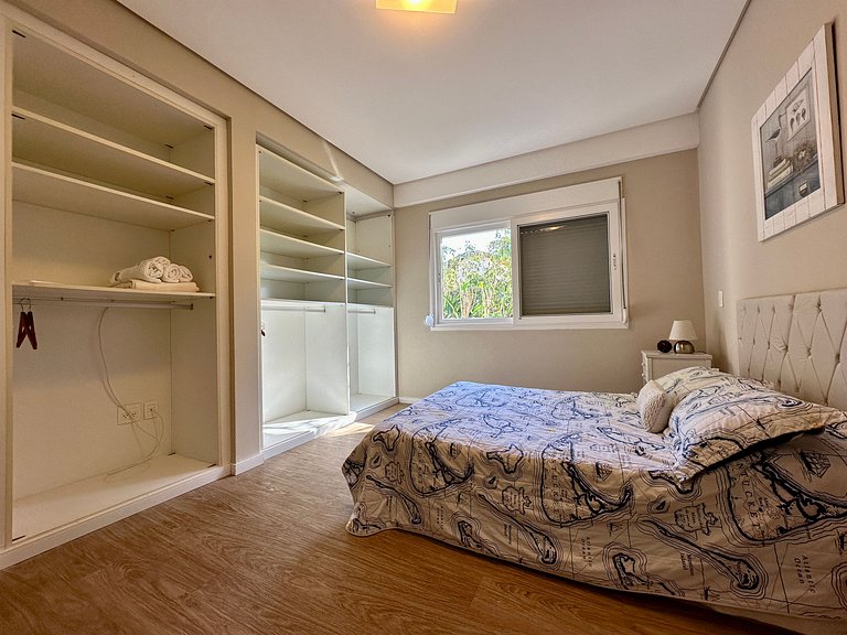 Luxuosa casa “porteira fechada” à venda – Feiticeira, Ilhabe