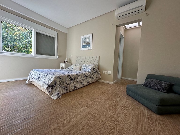 Luxuosa casa “porteira fechada” à venda – Feiticeira, Ilhabe