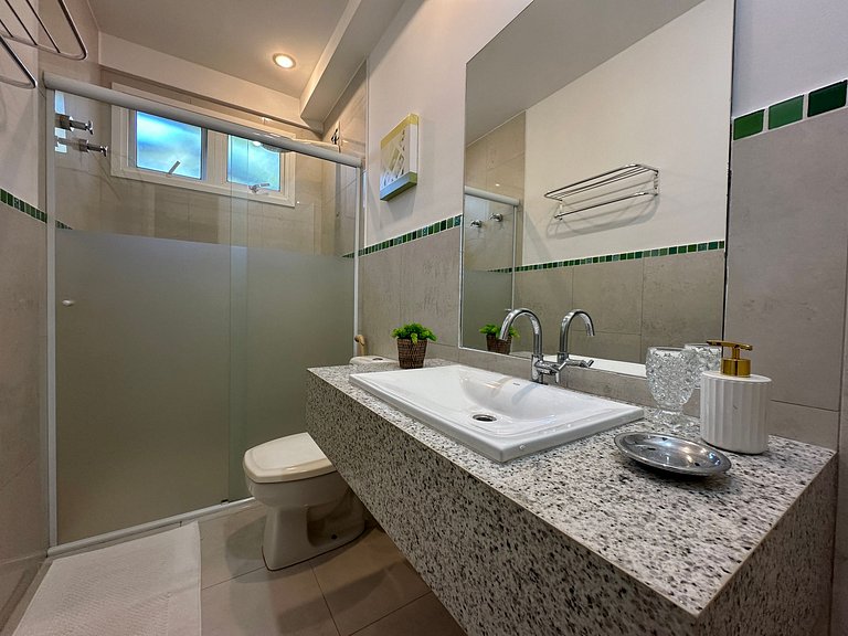 Luxuosa casa “porteira fechada” à venda – Feiticeira, Ilhabe