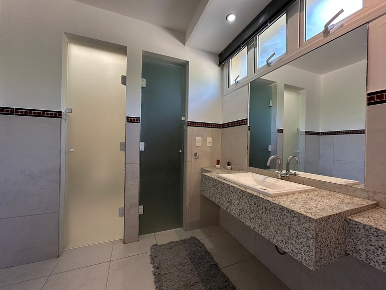 Luxuosa casa “porteira fechada” à venda – Feiticeira, Ilhabe