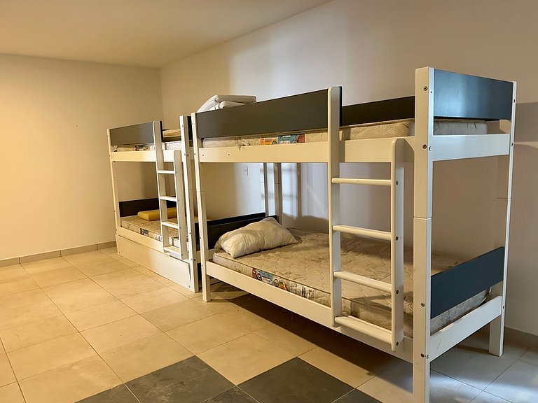 Luxuosa casa “porteira fechada” à venda – Feiticeira, Ilhabe