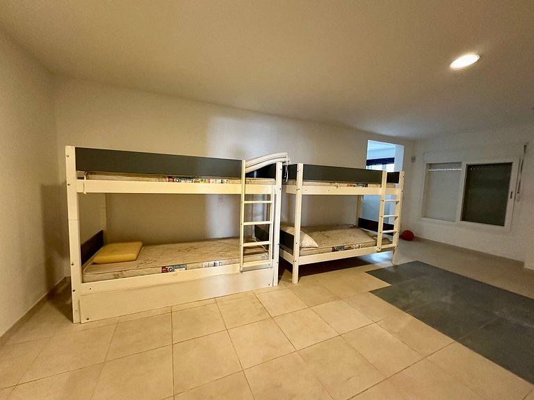 Luxuosa casa “porteira fechada” à venda – Feiticeira, Ilhabe