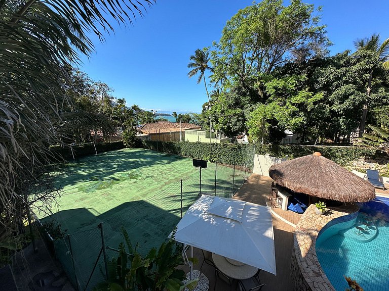 Casa contemporênea a 30m da praia da Feiticeira