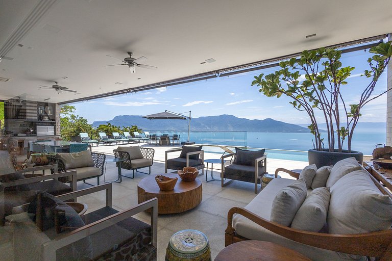 Casa contemporênea a 5 minutos do YTC Ilhabela