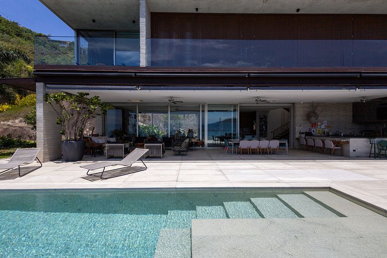 Casa contemporânea a 5 minutos do YTC Ilhabela