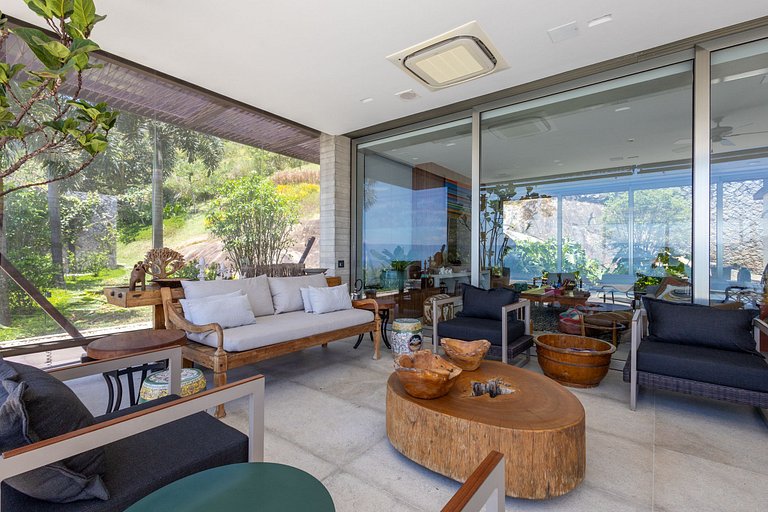 Casa contemporânea a 5 minutos do YTC Ilhabela