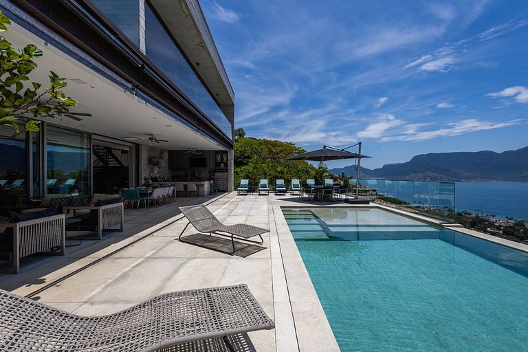 Casa contemporânea a 5 minutos do YTC Ilhabela