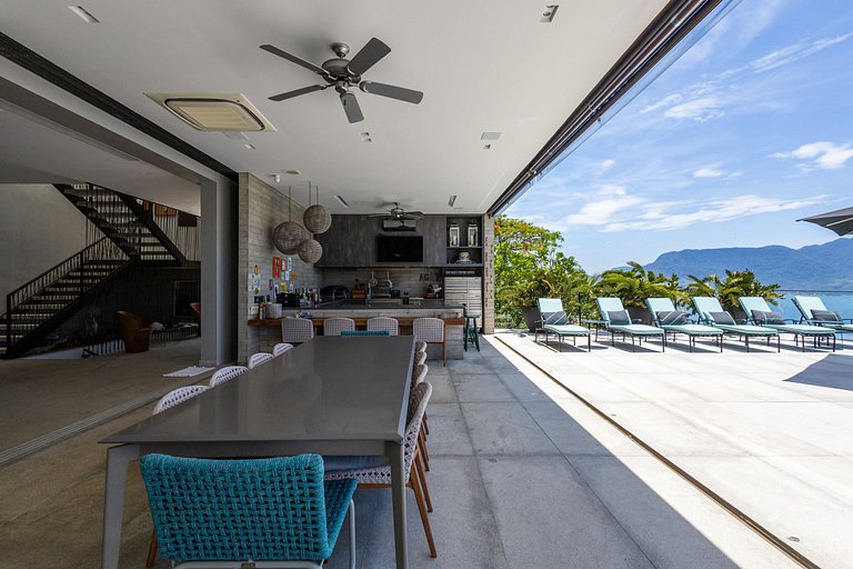 Casa contemporânea a 5 minutos do YTC Ilhabela