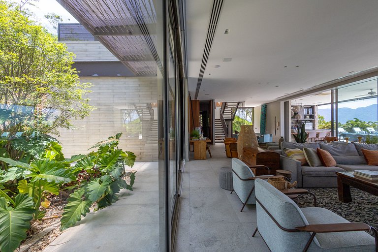 Casa contemporênea a 5 minutos do YTC Ilhabela