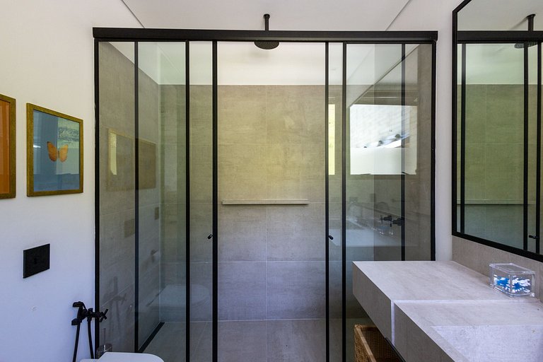 Casa contemporânea a 5 minutos do YTC Ilhabela