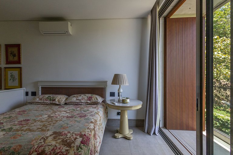 Casa contemporênea a 5 minutos do YTC Ilhabela