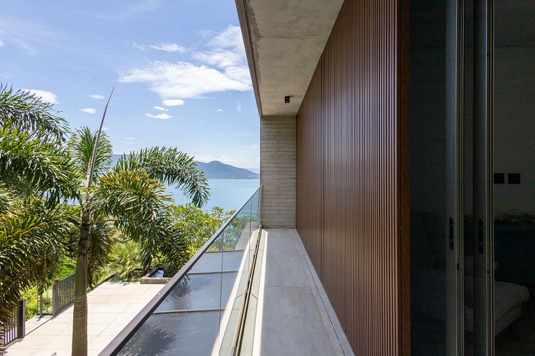 Casa contemporânea a 5 minutos do YTC Ilhabela