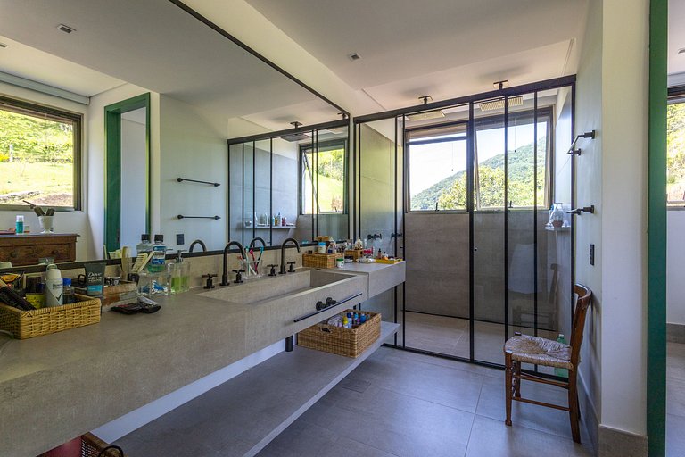 Casa contemporênea a 5 minutos do YTC Ilhabela