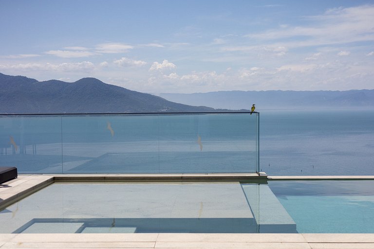 Casa contemporânea a 5 minutos do YTC Ilhabela