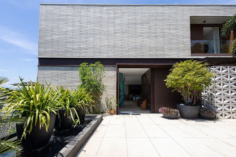 Casa contemporânea a 5 minutos do YTC Ilhabela